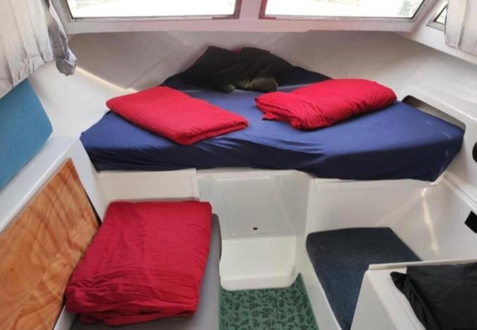 Nice Boat To Sleep In Barcelona Sant Adria de Besos Exterior photo